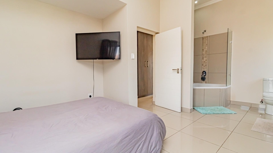 2 Bedroom Property for Sale in Redstone Private Country Estate North West